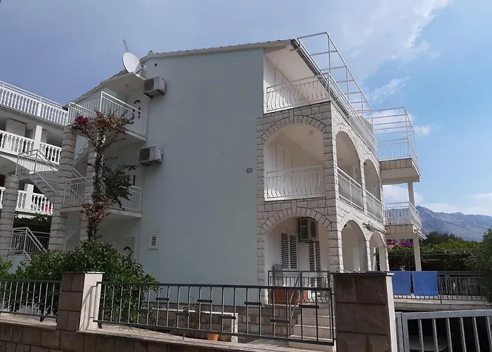 Apartments Bisevo